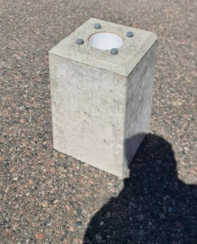 Betongfundament för flänsad motstolpe Betongfundament för flänsad motstolpe