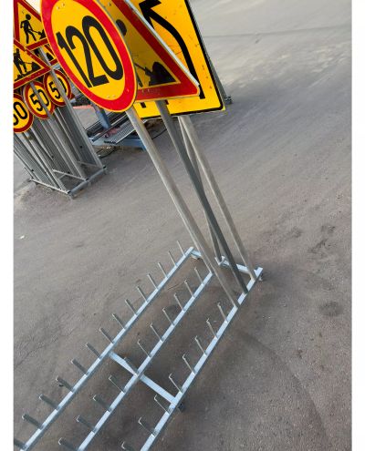 Trafikskyltsställ 1 x 3m för 49 rörarmar