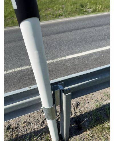 Kantstolpens räckesfäste